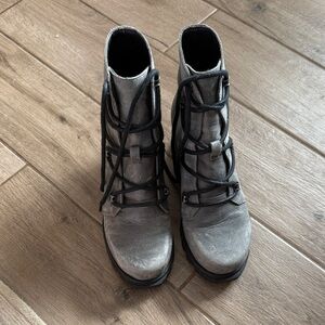 Sorel Joan of Arctic Wedge III Lace Up Boots size 7.5